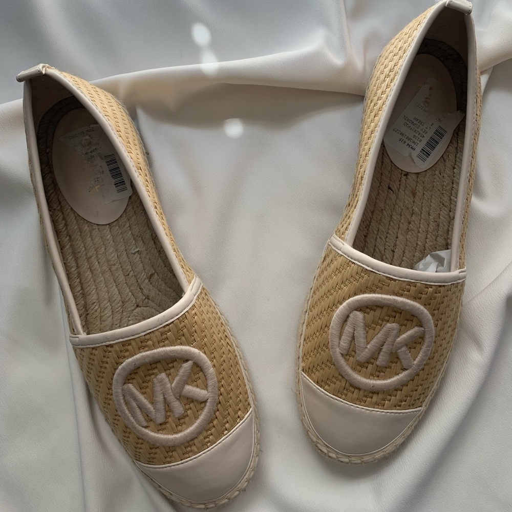 Michael Kors straw like Flats